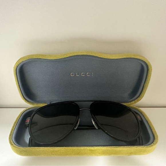 Gucci Black Sunglasses - Picture 4 of 5